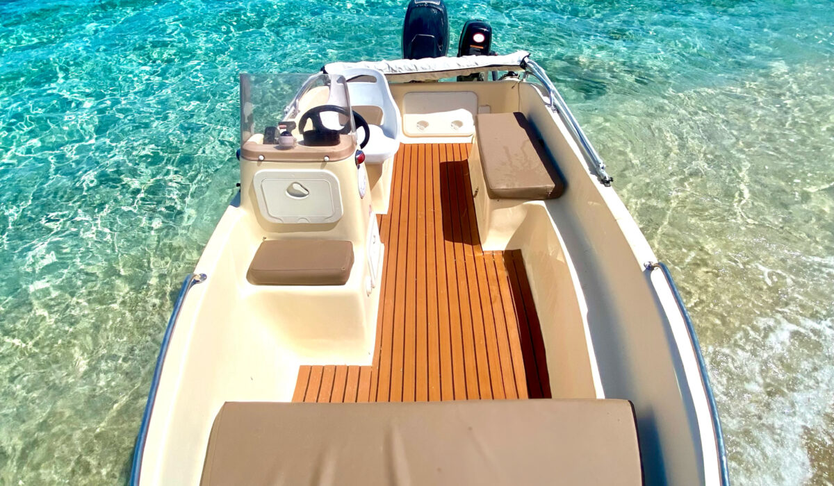 Rent a Boat Mykonos-Discover hidden beaches with IRA